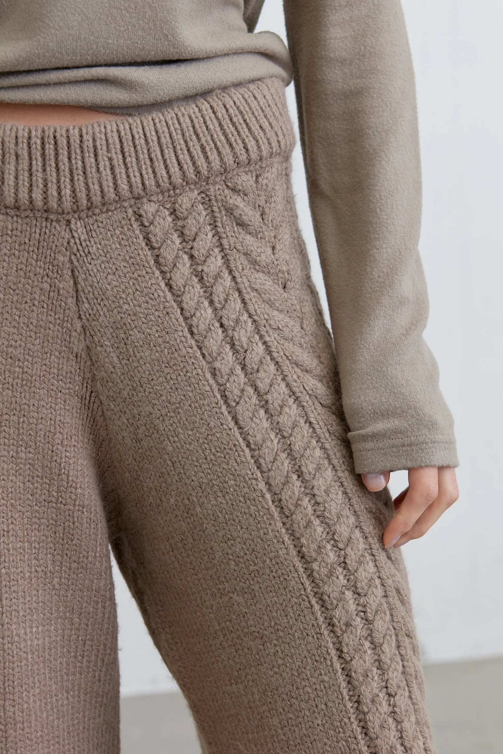 CABLE KNIT PANT