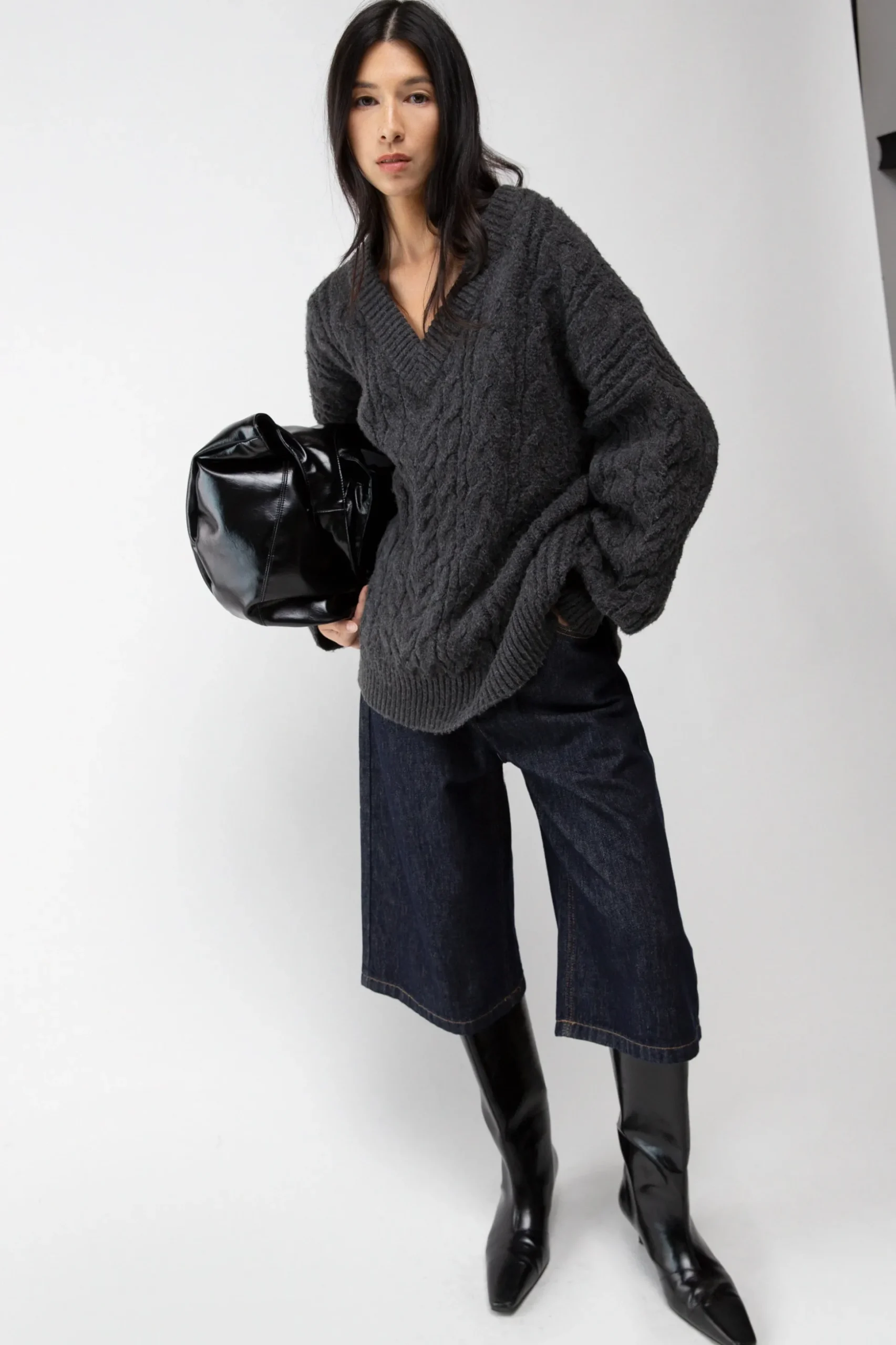 CABLE KNIT V-NECK SWEATER