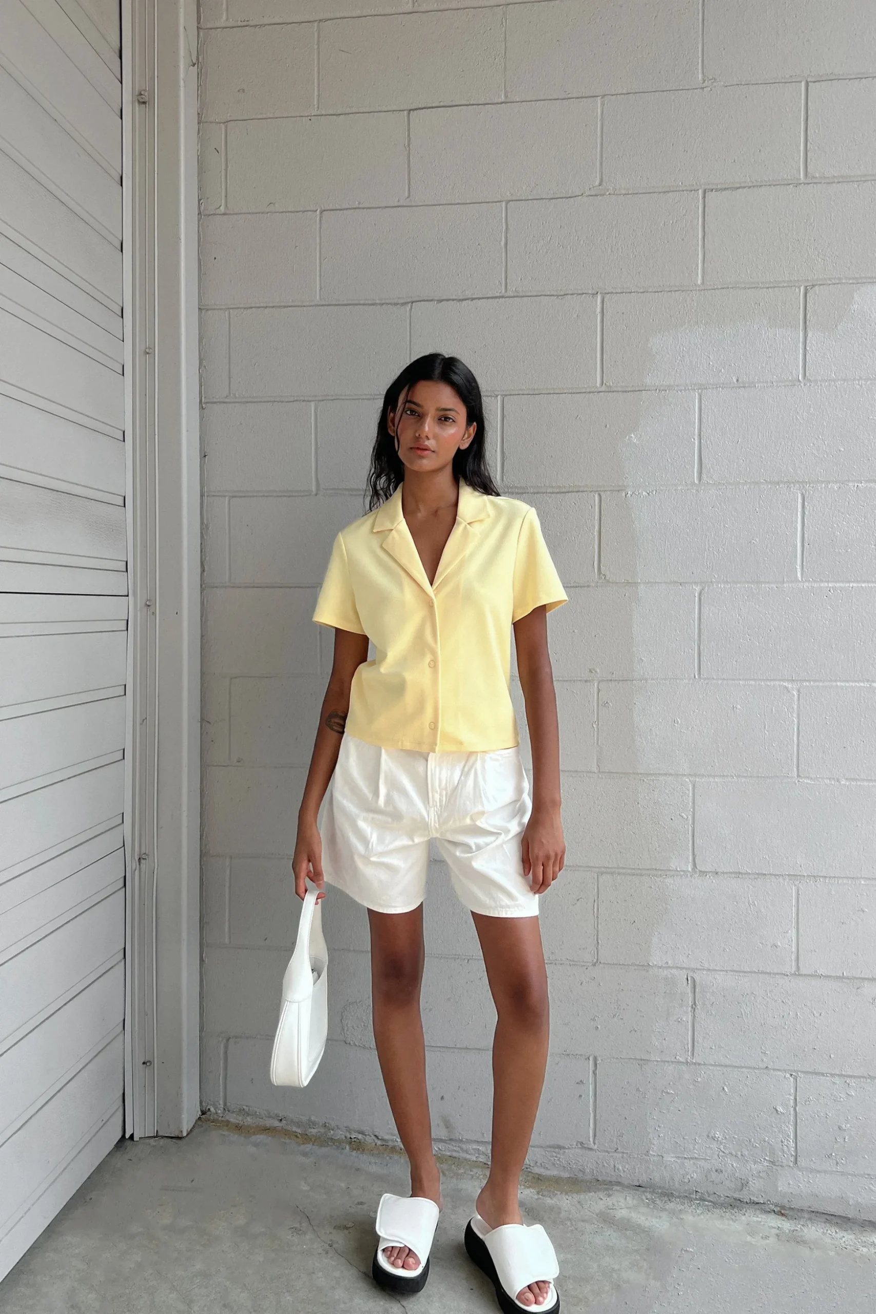 COLLARED BUTTON UP SHORT SLEEVE SHIRT