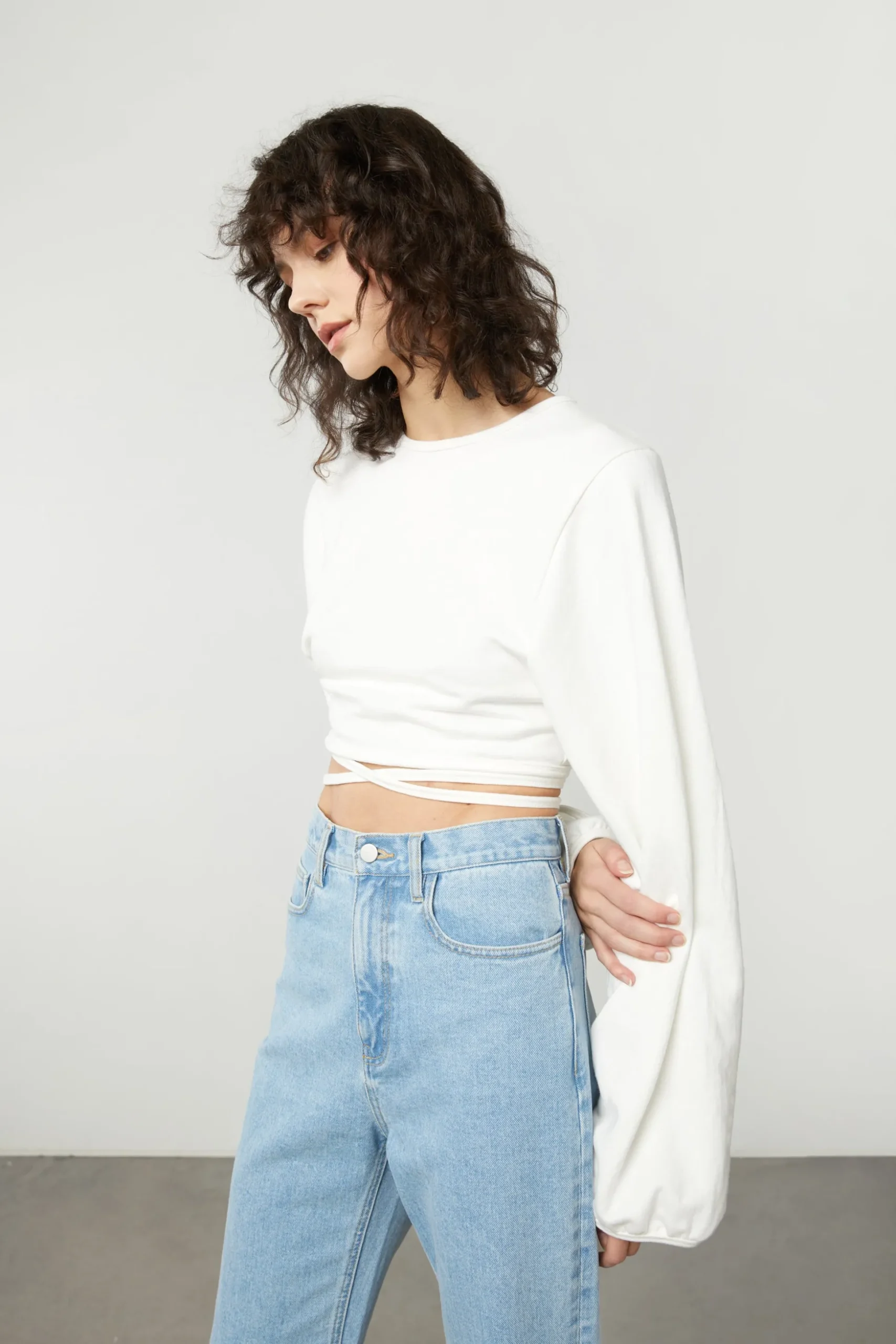 CROPPED TOP WITH OPEN BACK
