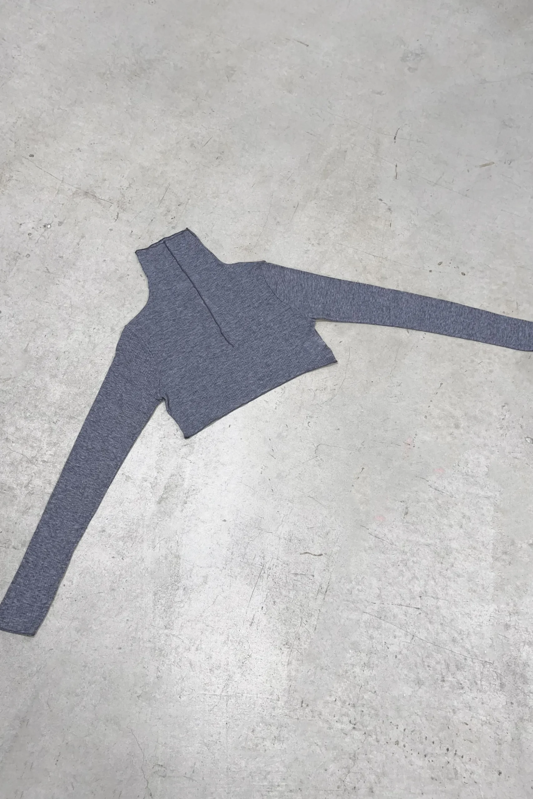 CROPPED TURTLENECK TOP