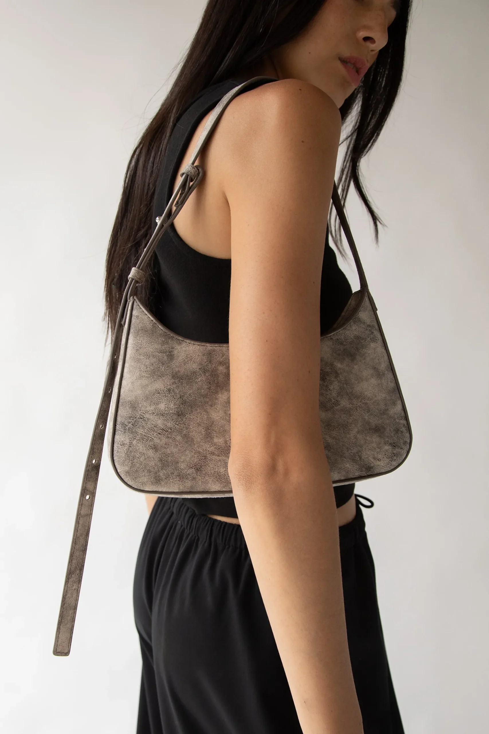 DISTRESSED LEATHER SHOULDER BAG