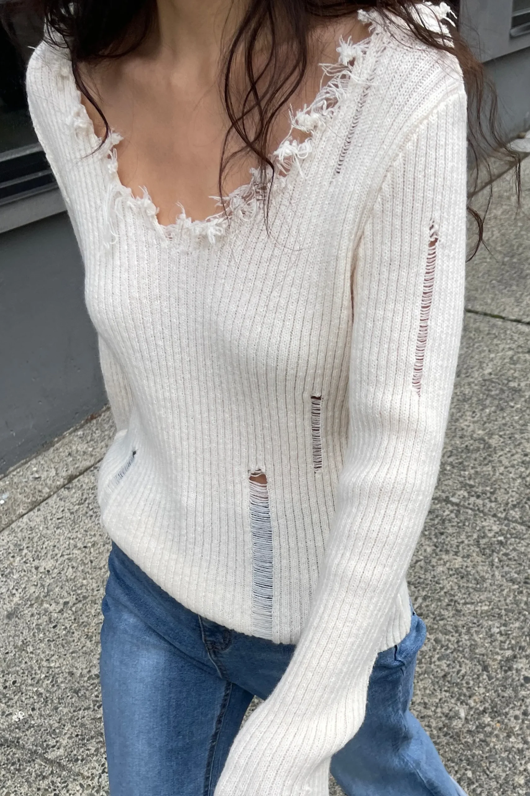 DISTRESSED V-NECK SWEATER