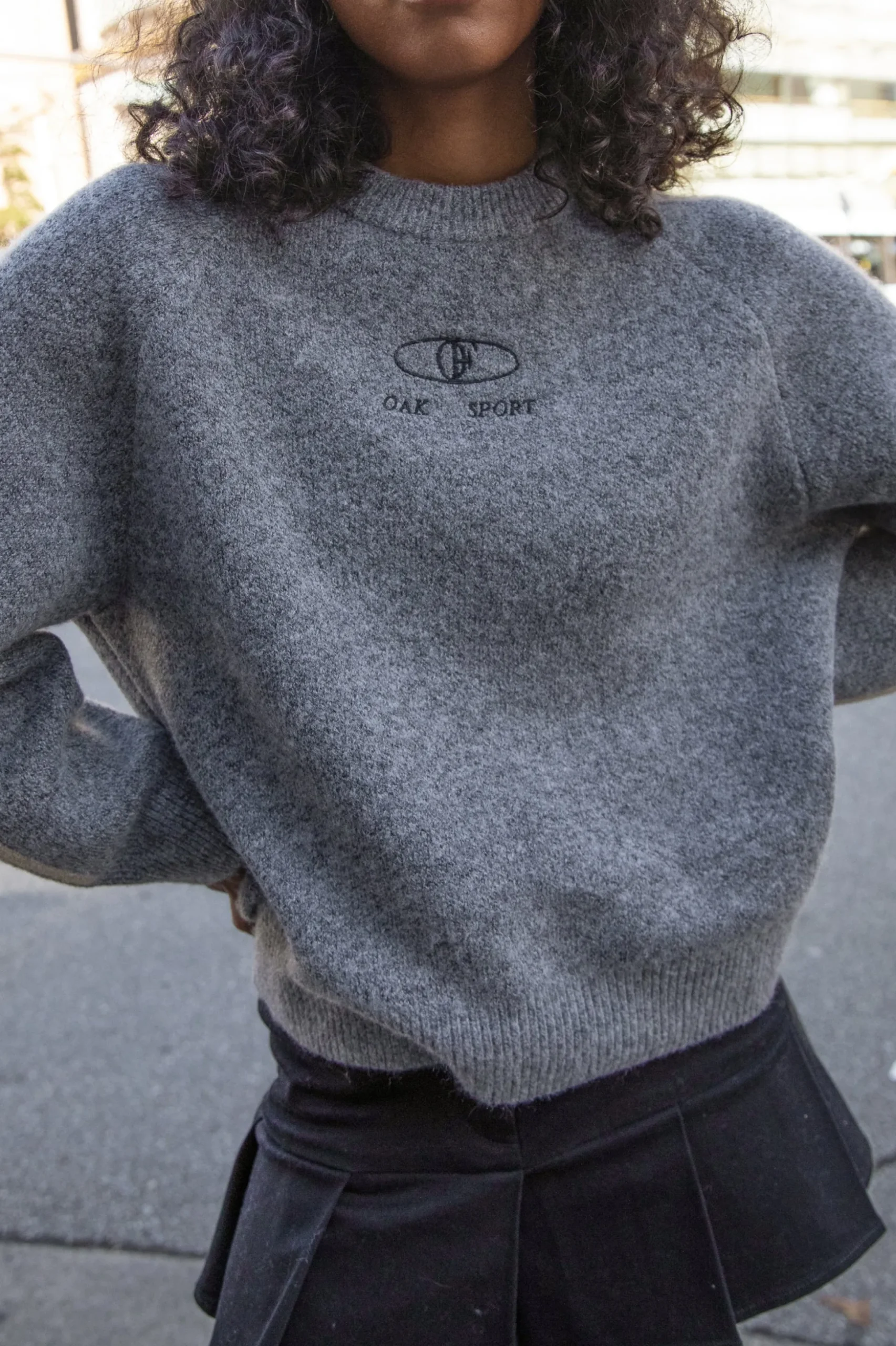 EMBROIDERED OAK SPORT SWEATER
