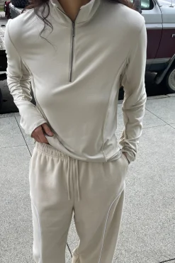 FLEECE PANT WITH CONTRAST PIPING