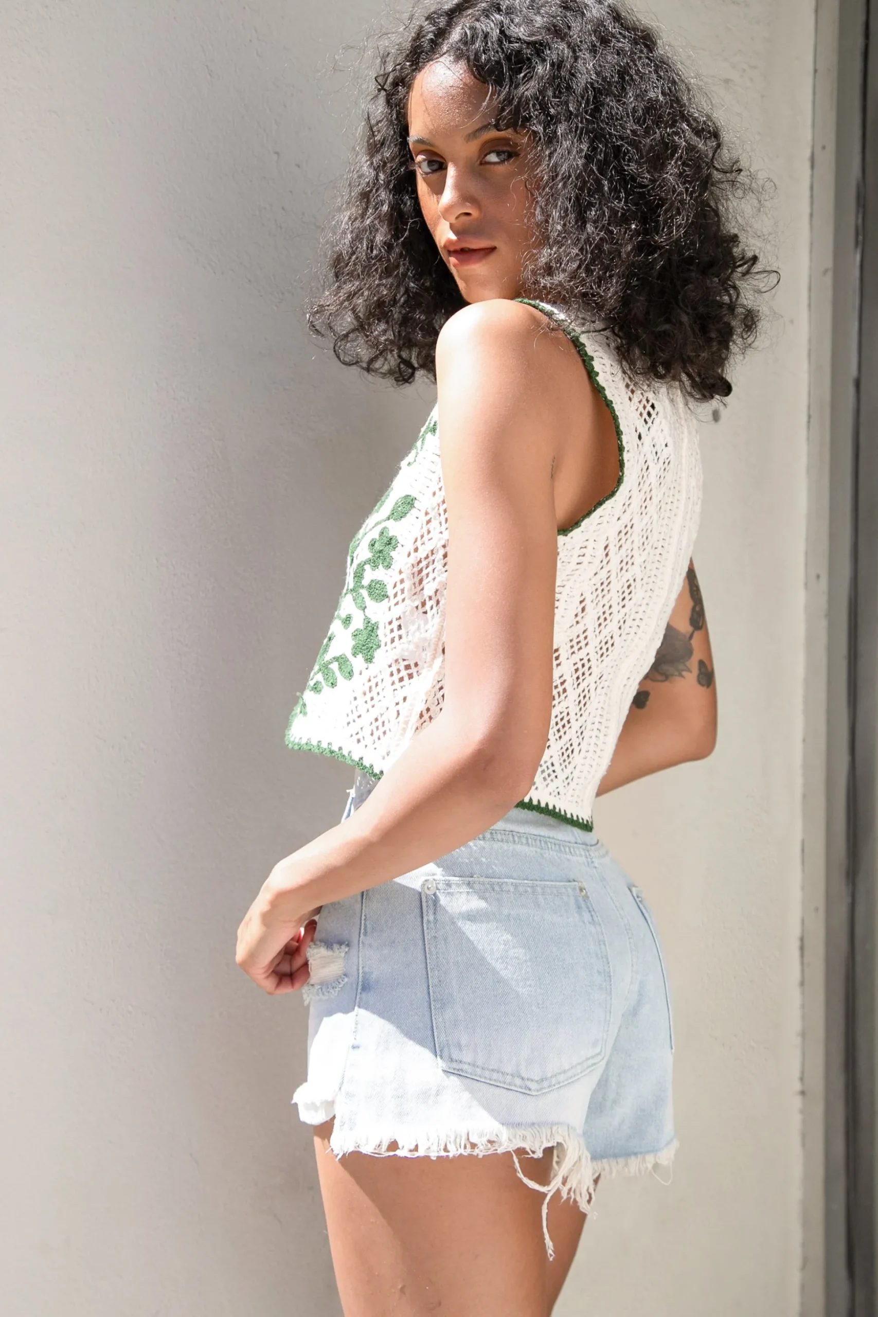 FLORAL EMBROIDERED SWEATER VEST