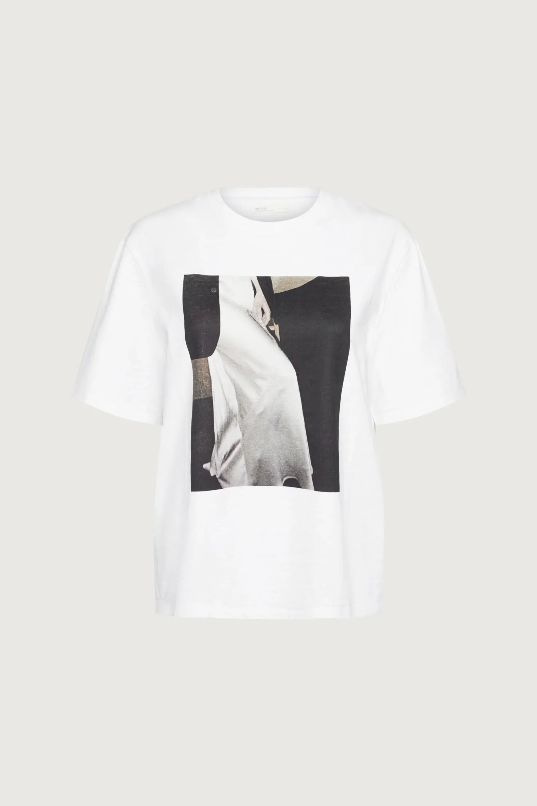 GRAPHIC PRINT T-SHIRT