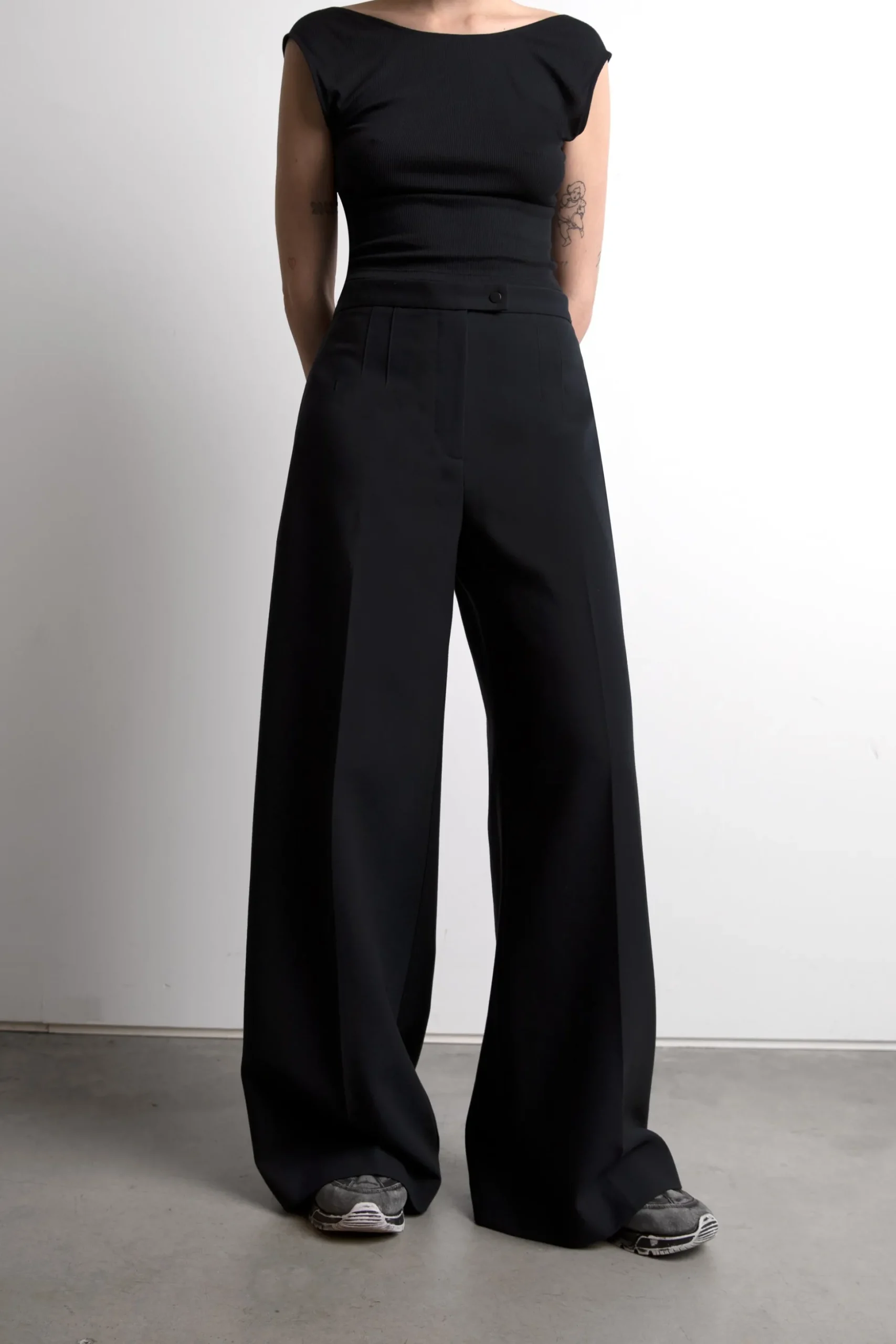 HIGH-RISE WIDE LEG TROUSER