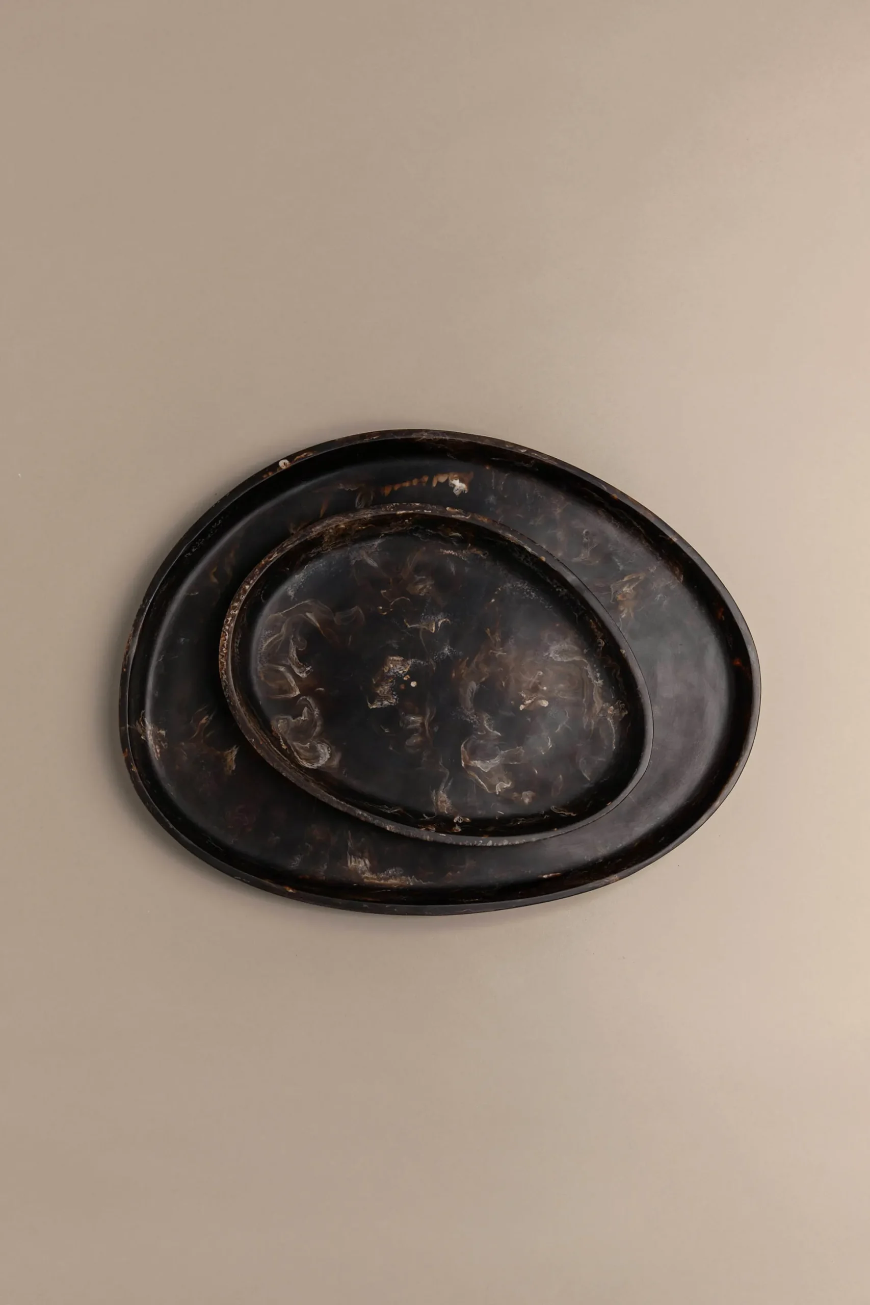 LARGE PEBBLE RESIN TRAY