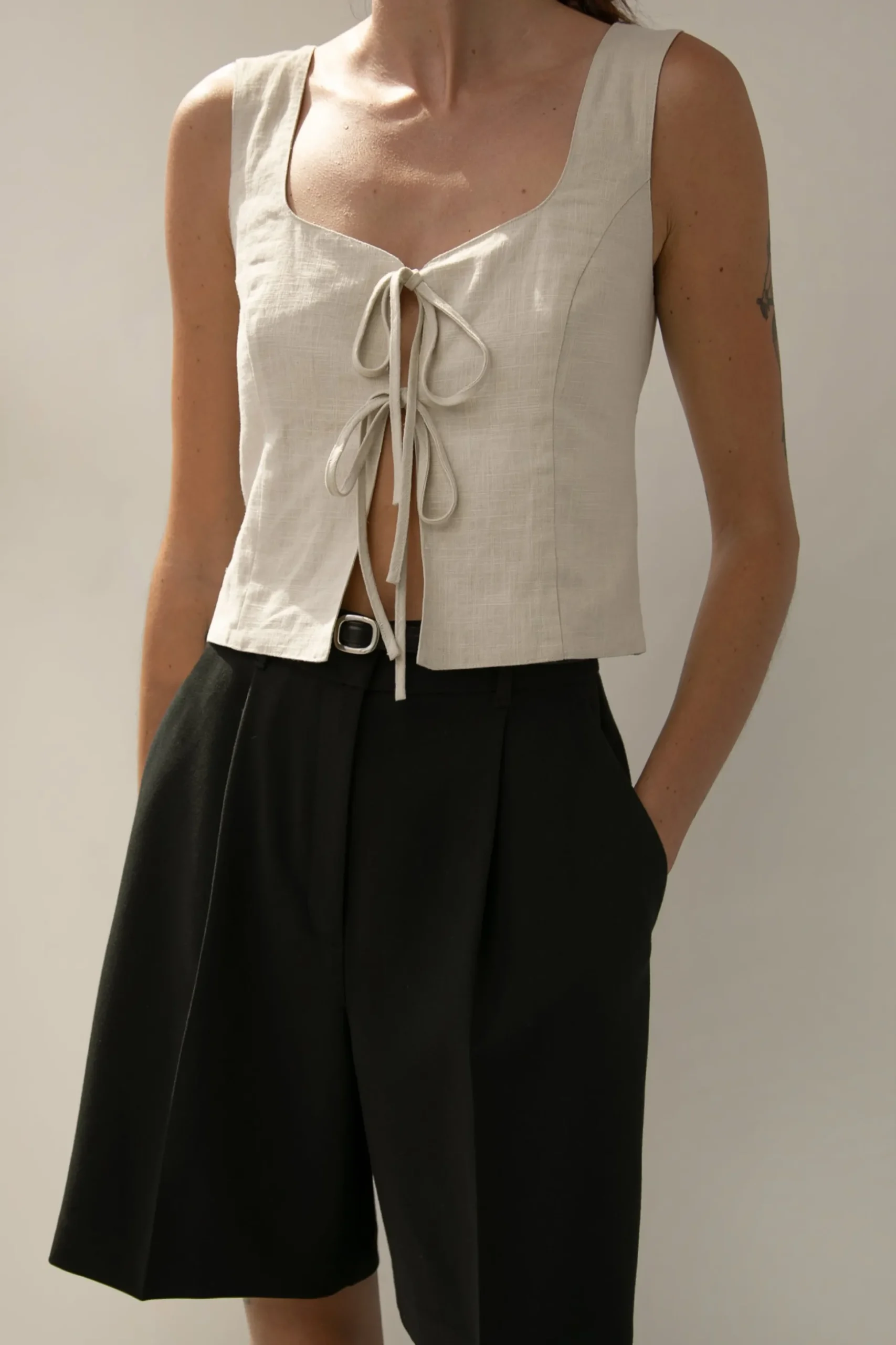 LINEN BLEND TIE FRONT TANK TOP