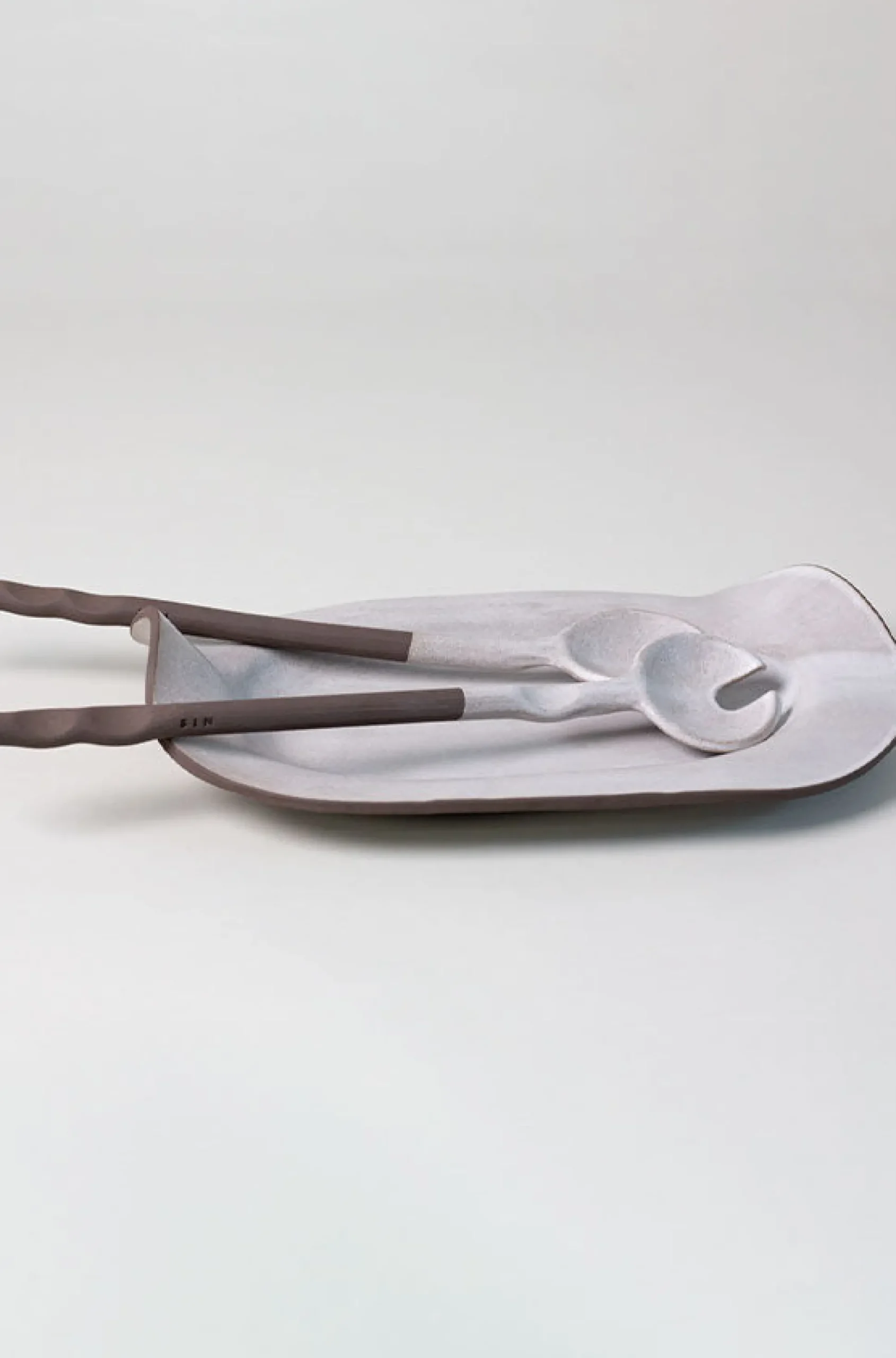 MANTA OVAL PLATTER BY SIN