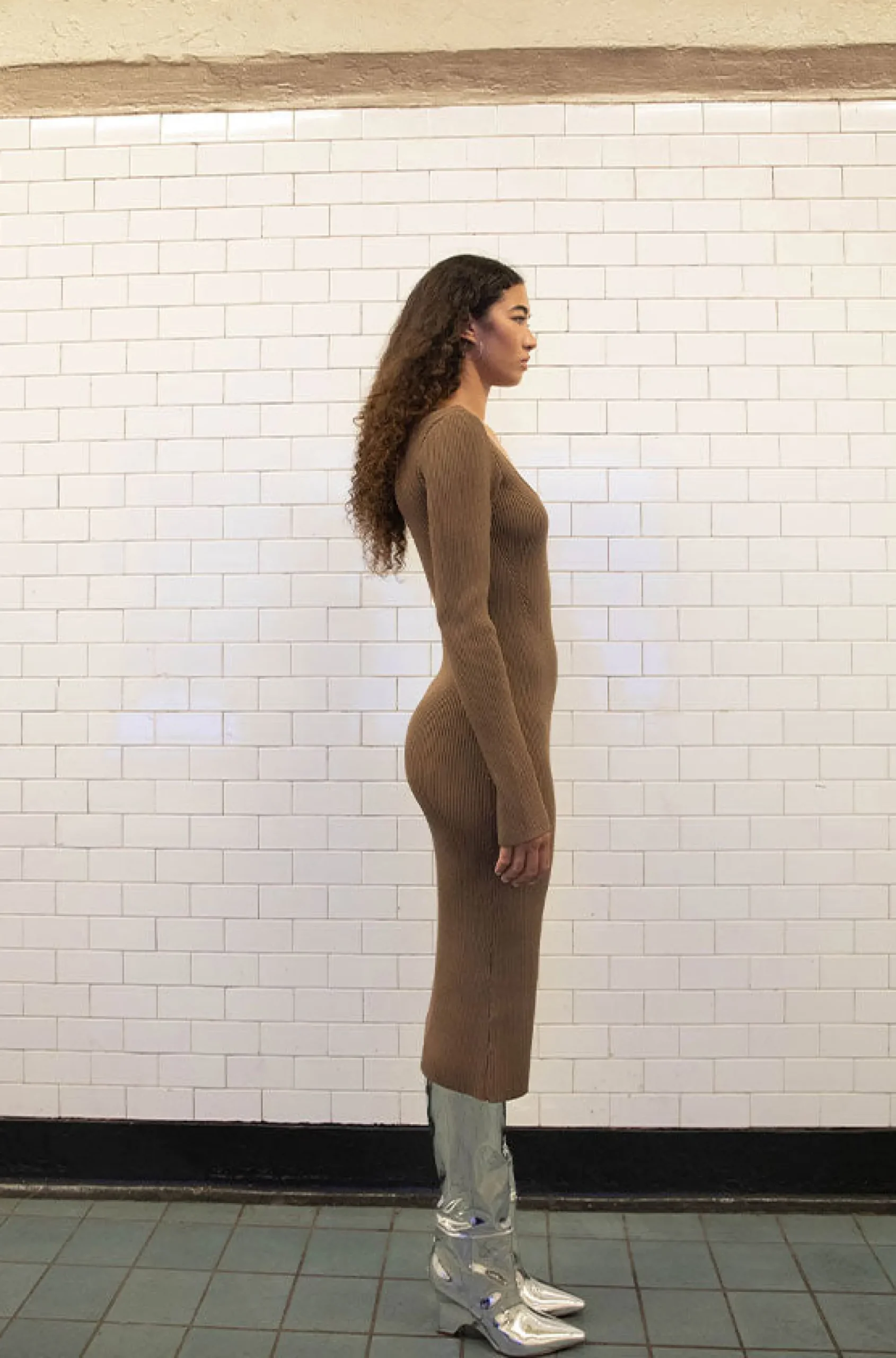 MIDI SCOOP NECK DRESS