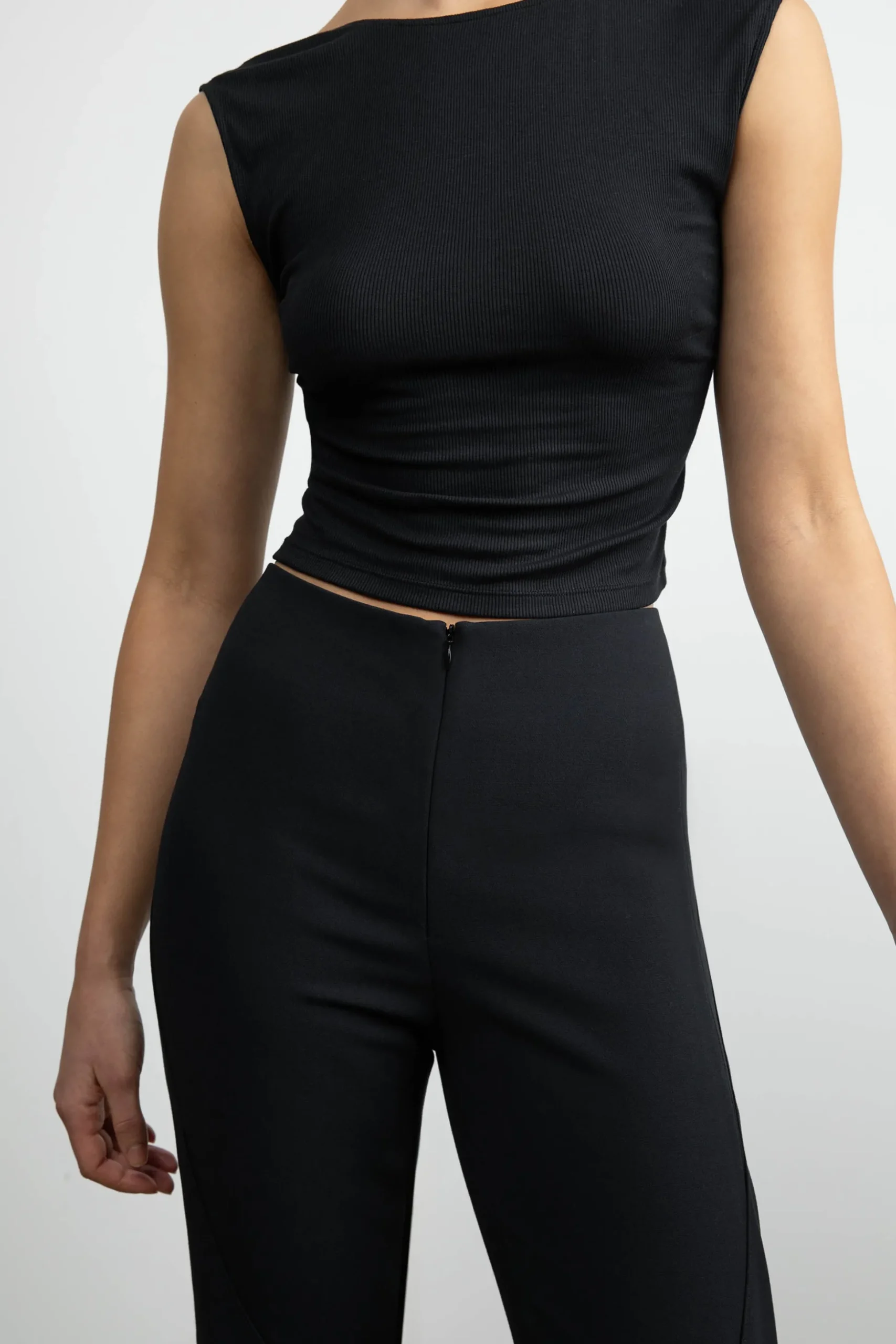 MID-RISE FLARED PANT