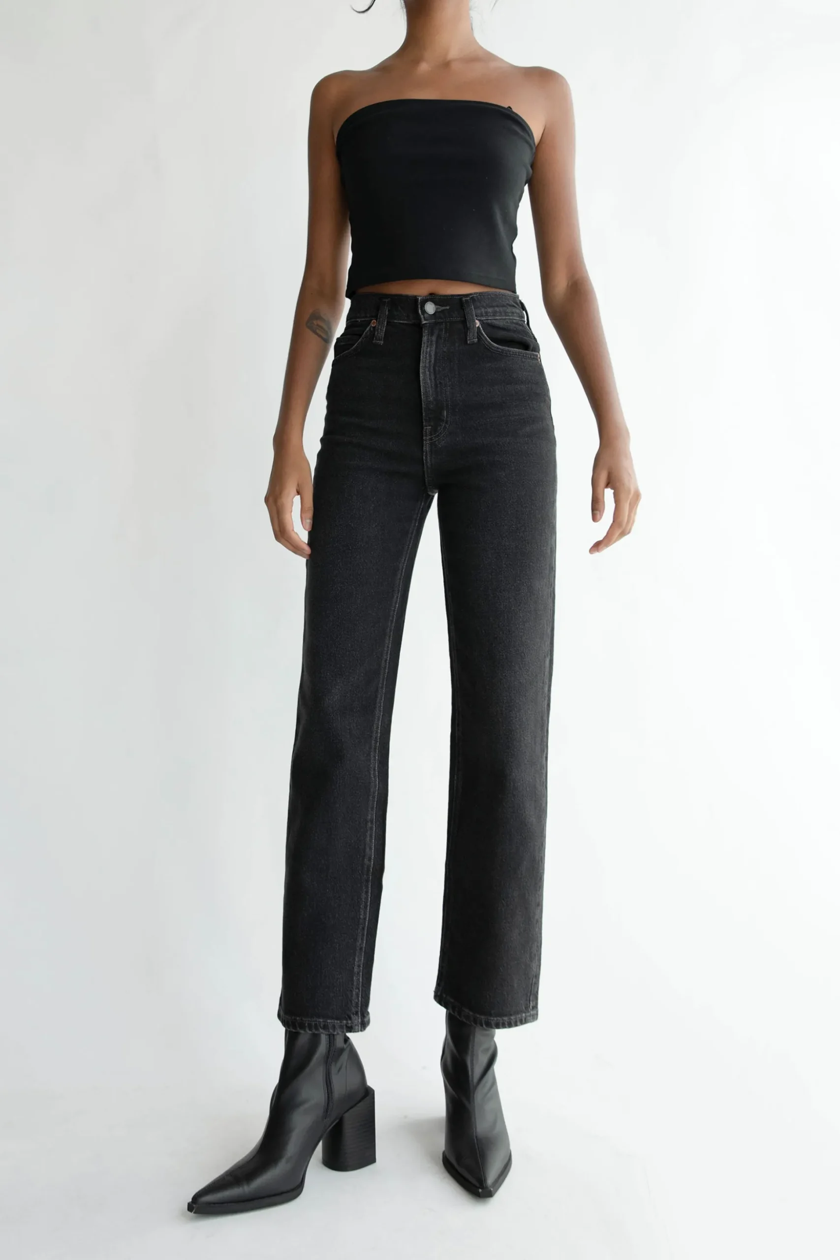 OAK ESSENTIAL STRAIGHT LEG HIGH-RISE JEAN