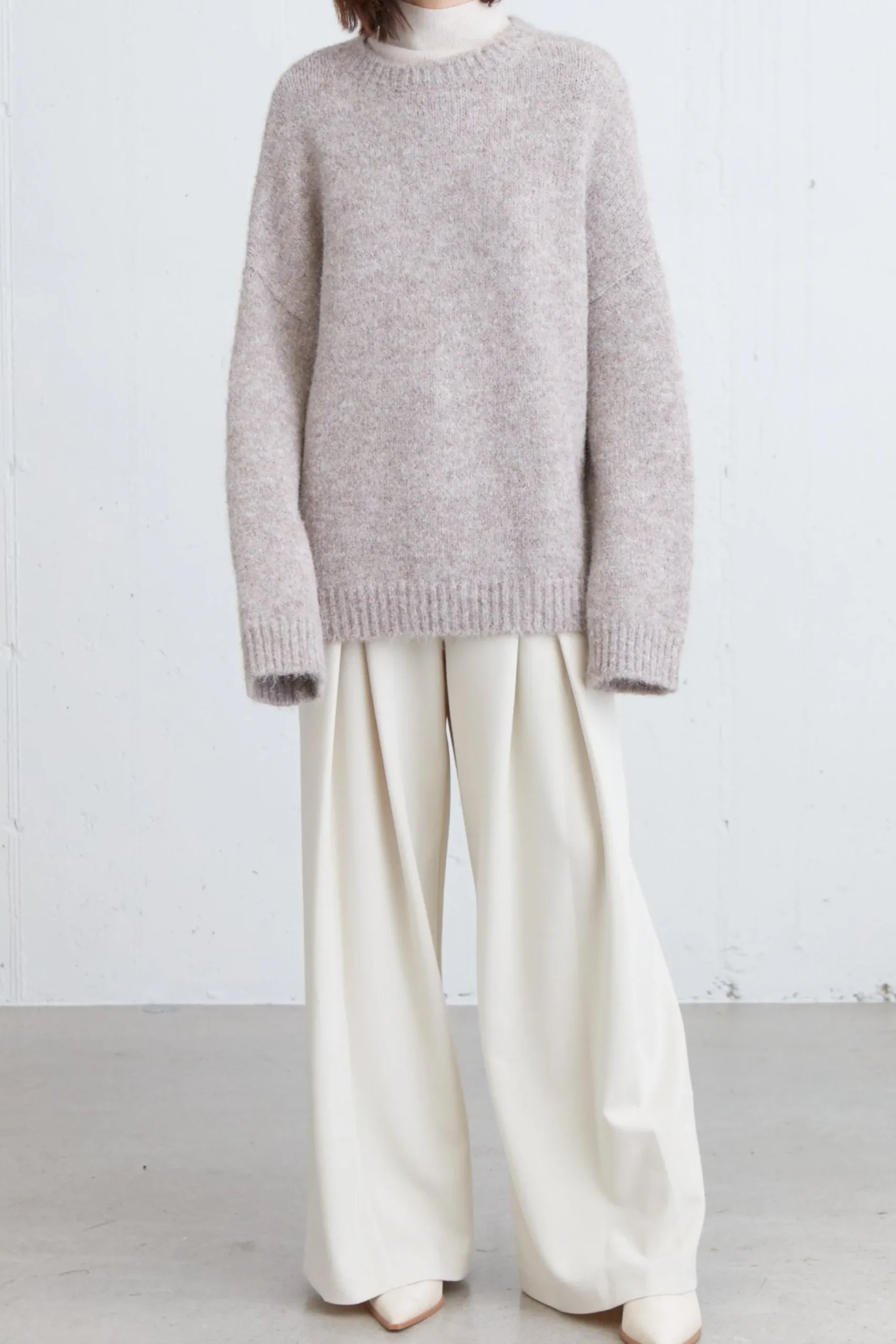 OVERSIZED CREWNECK SWEATER