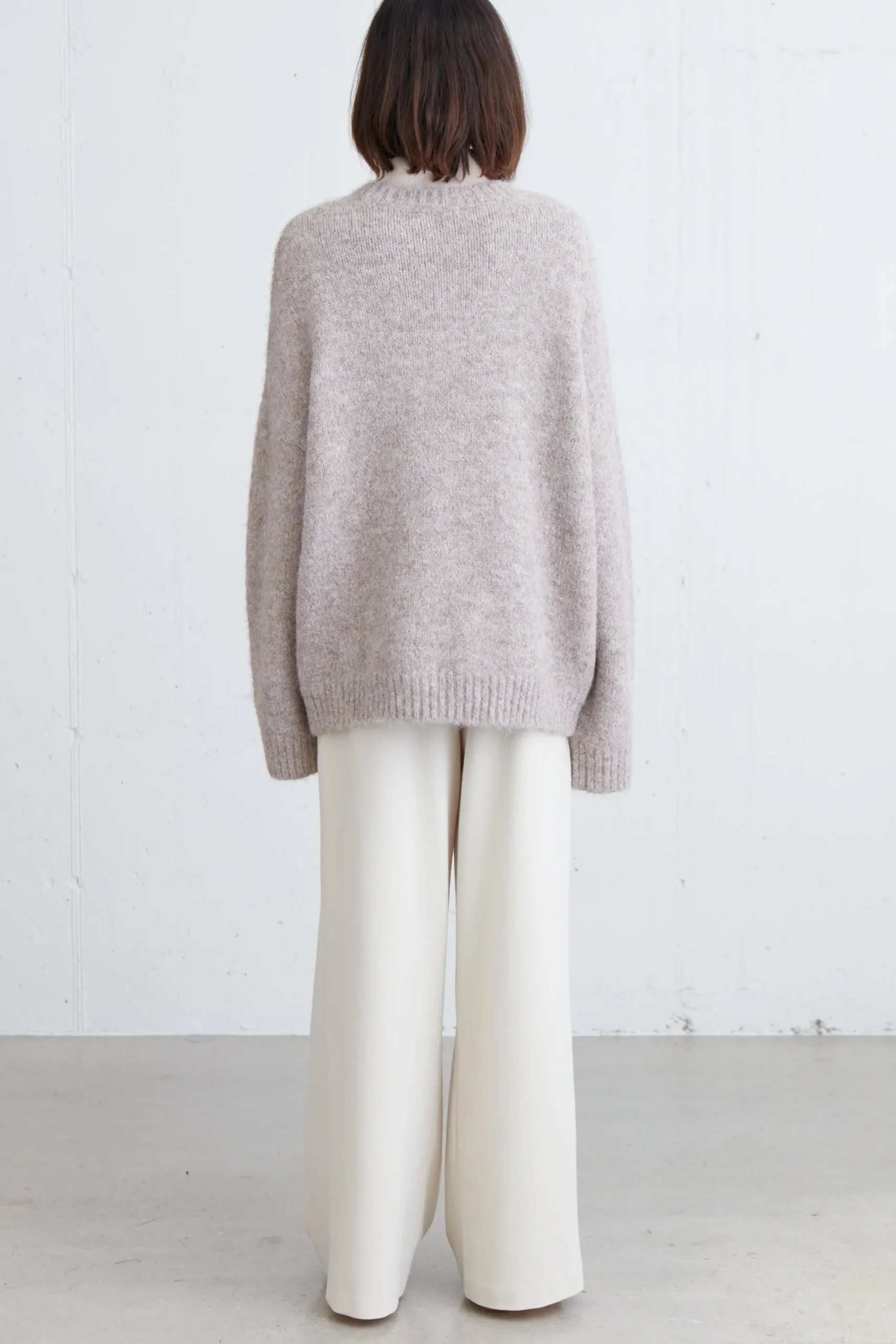 OVERSIZED CREWNECK SWEATER
