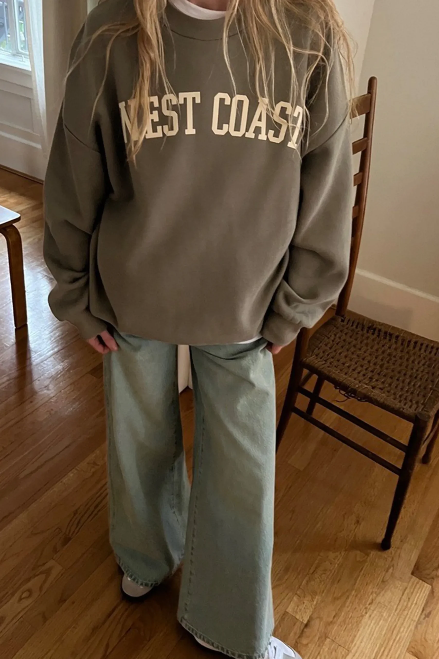 OVERSIZED GRAPHIC SWEATSHIRT
