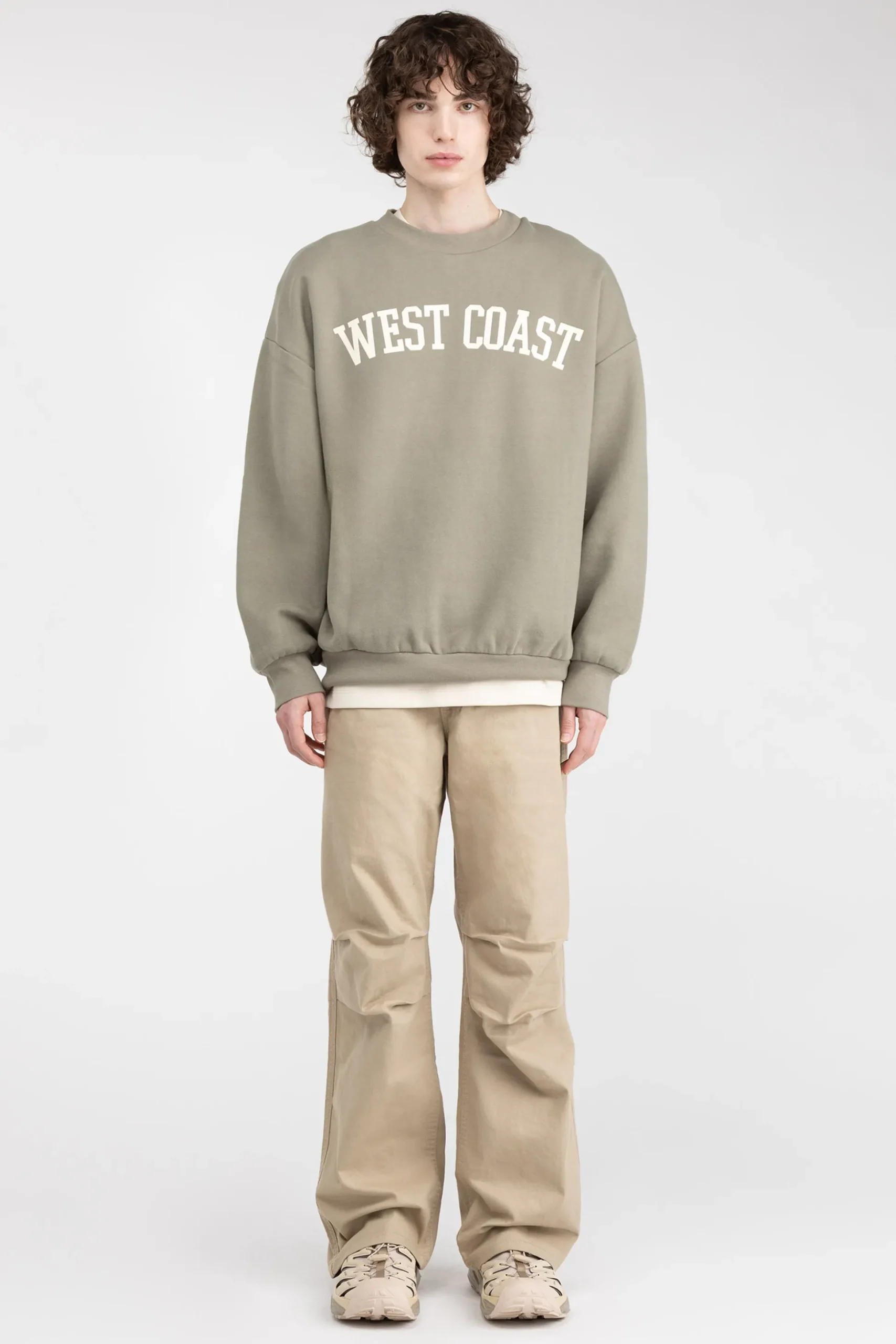 OVERSIZED GRAPHIC SWEATSHIRT
