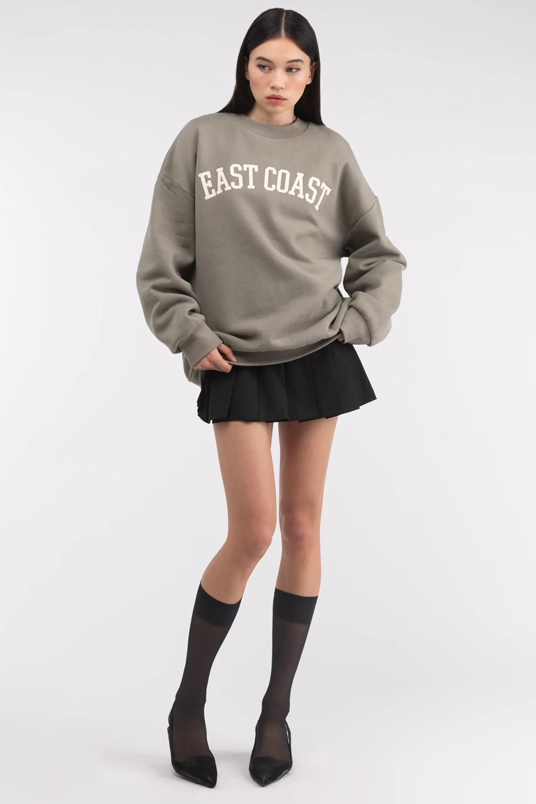 OVERSIZED GRAPHIC SWEATSHIRT