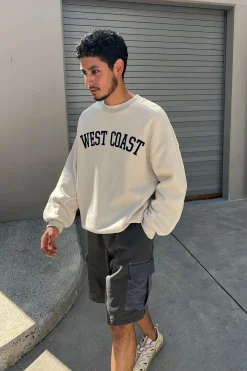 OVERSIZED GRAPHIC SWEATSHIRT