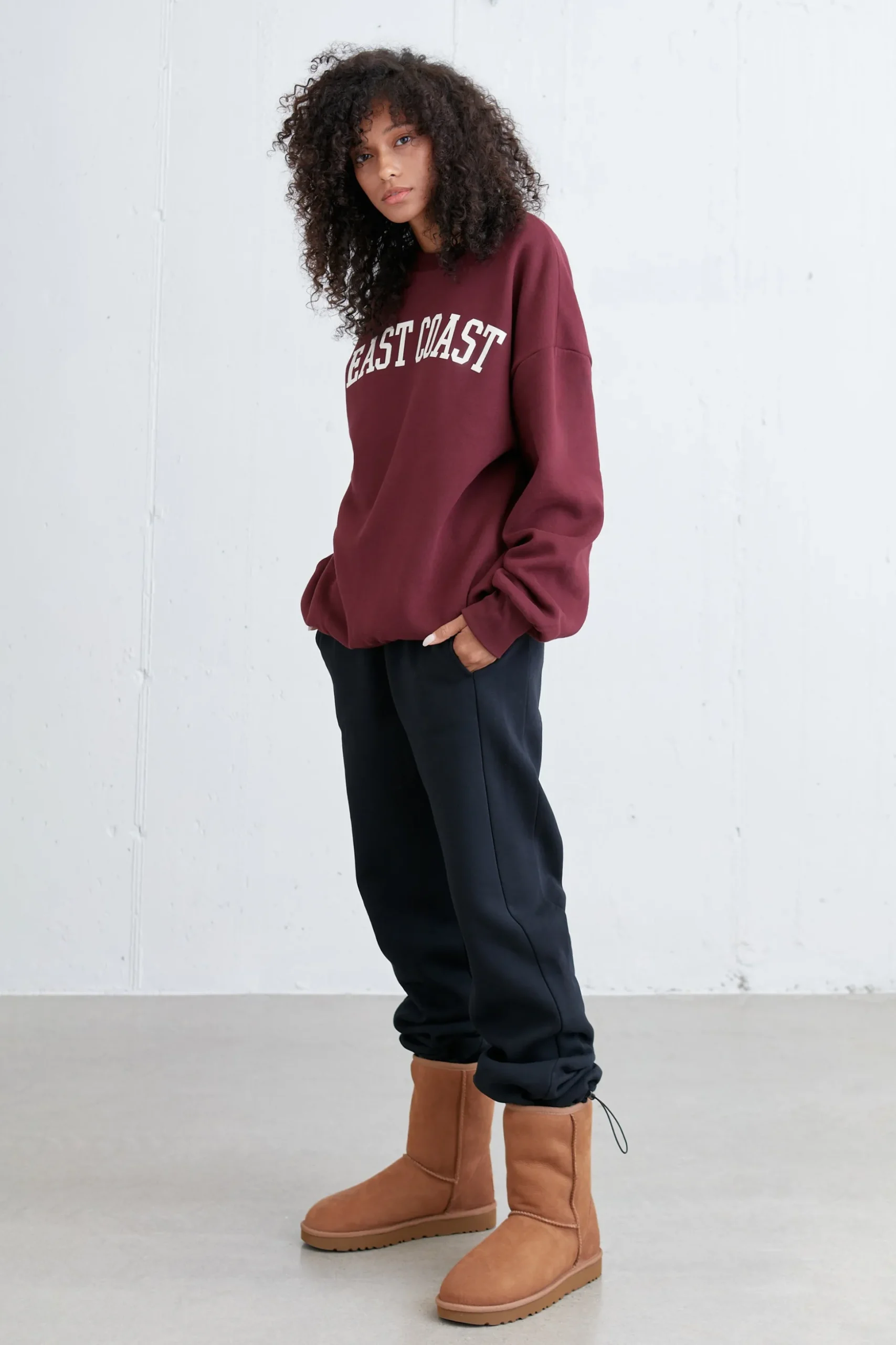 OVERSIZED GRAPHIC SWEATSHIRT