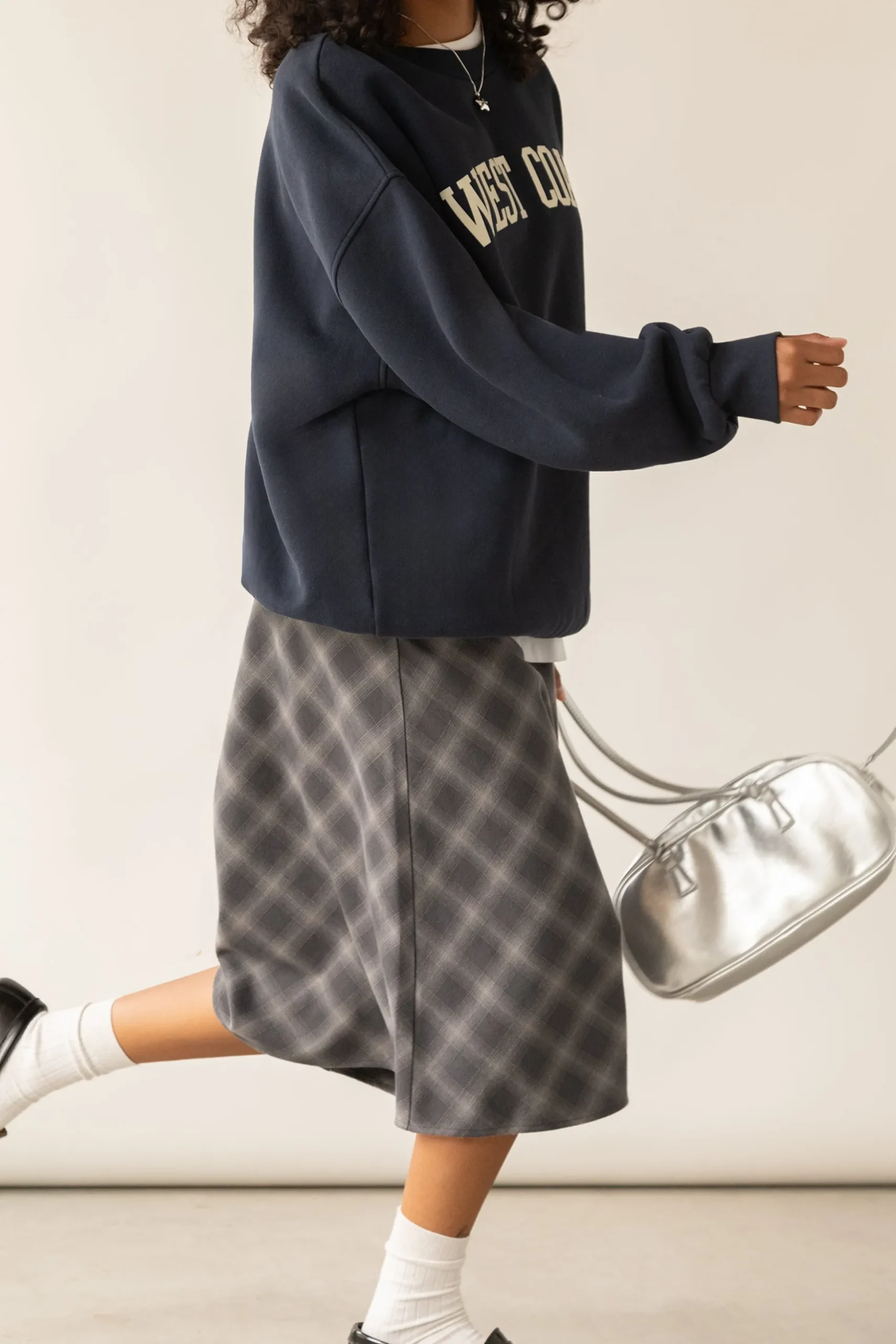 OVERSIZED GRAPHIC SWEATSHIRT