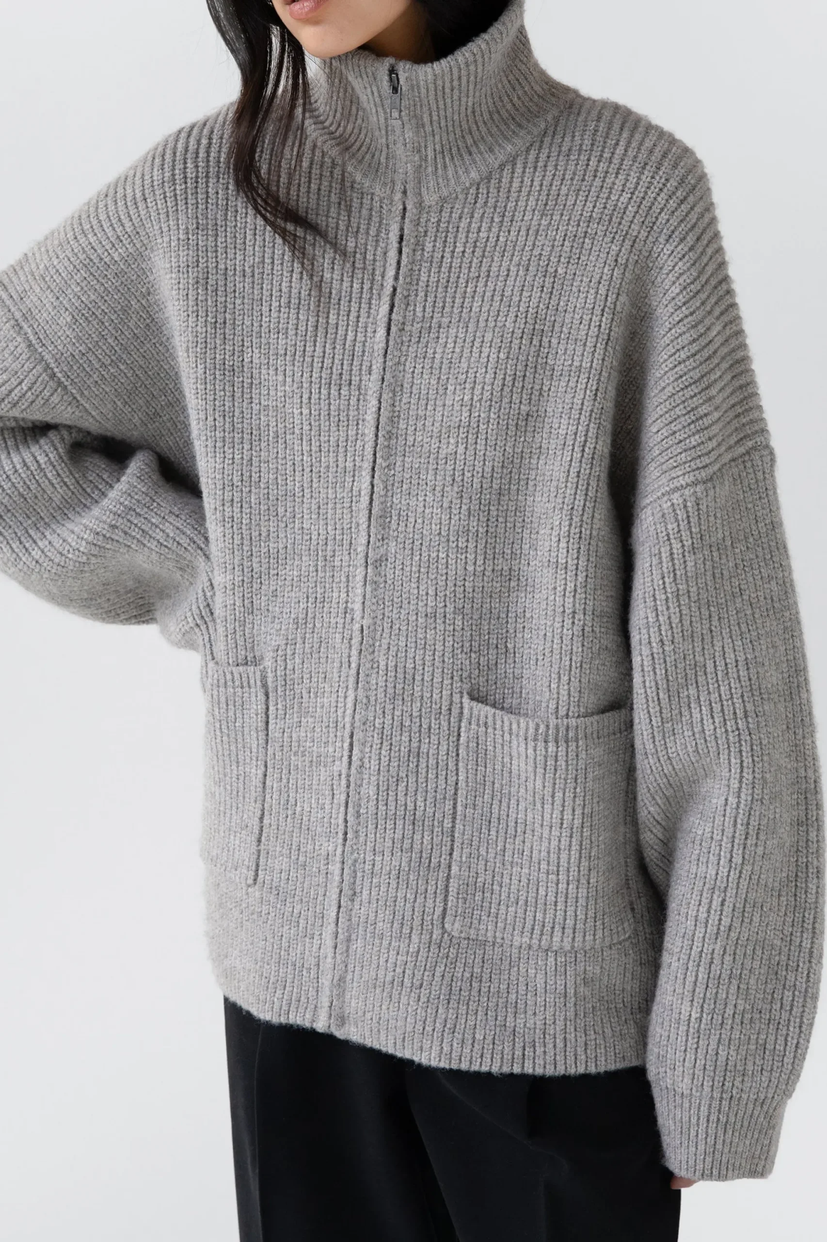 OVERSIZED ZIP-UP CARDIGAN