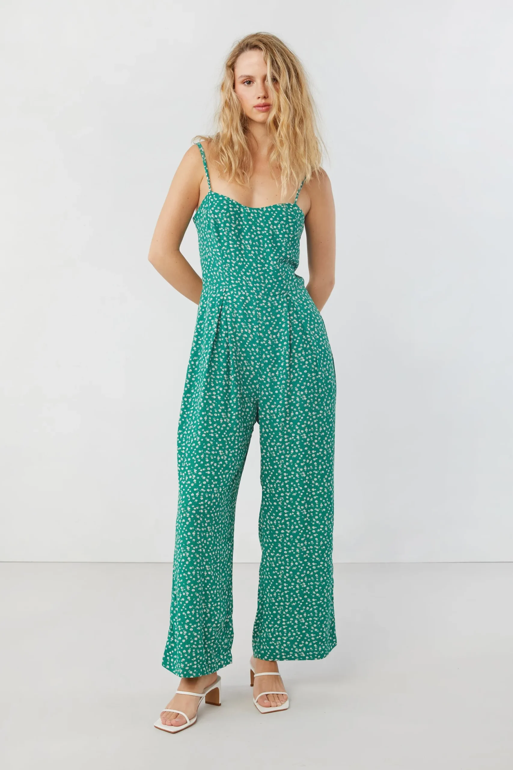 PRINTED SLEEVELESS JUMPSUIT