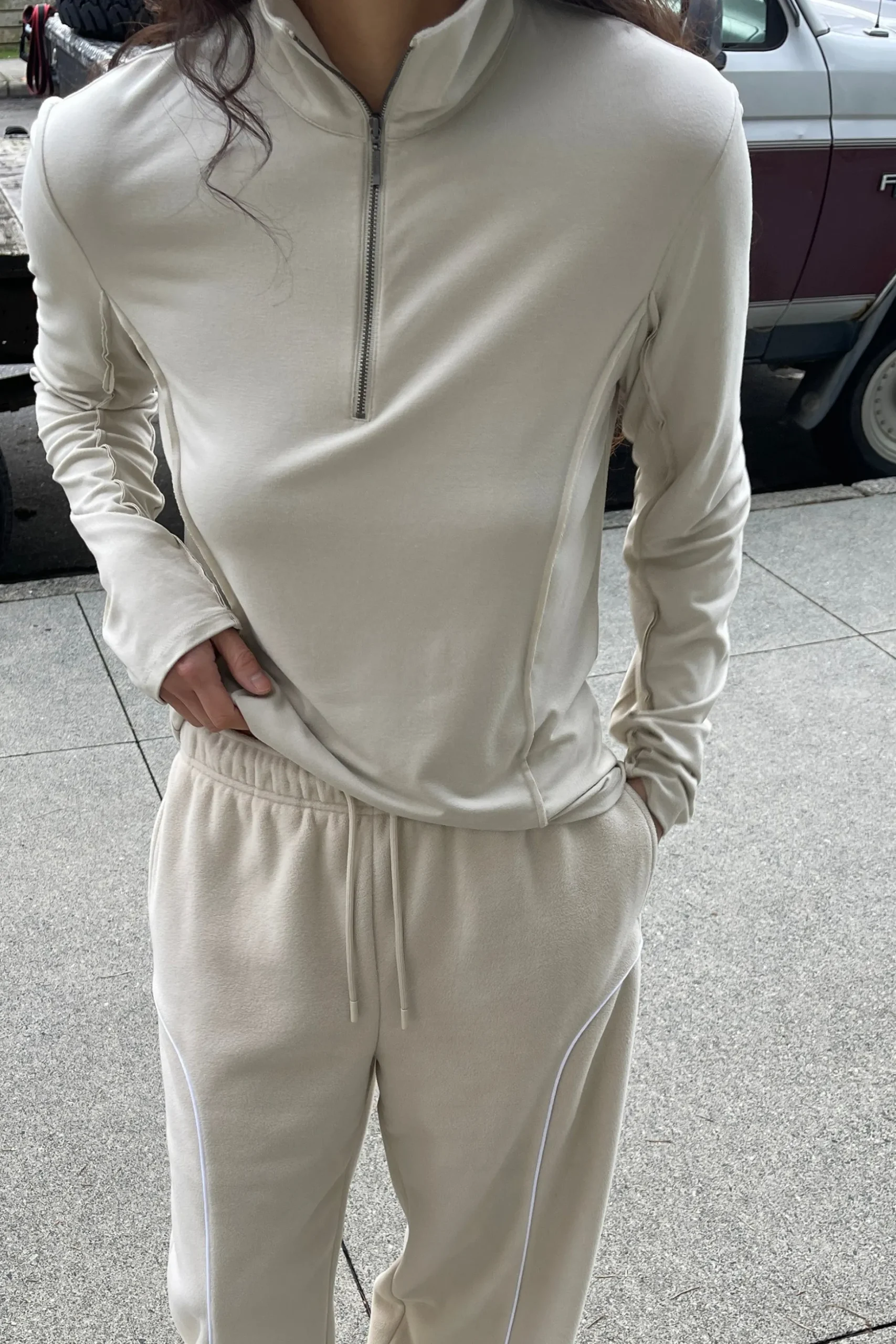 QUARTER ZIP SLEEVE TOP