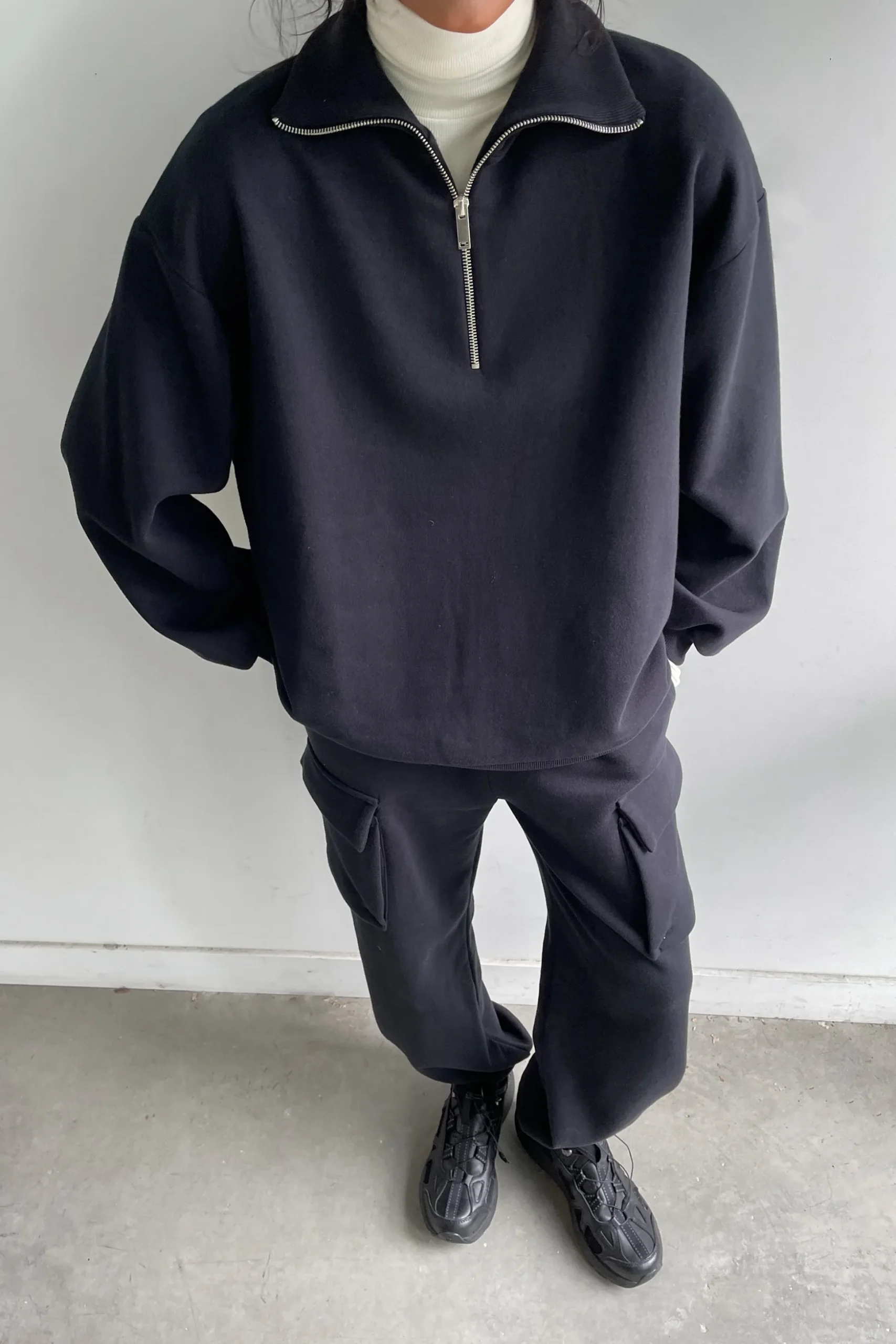 QUARTER ZIP SWEATSHIRT