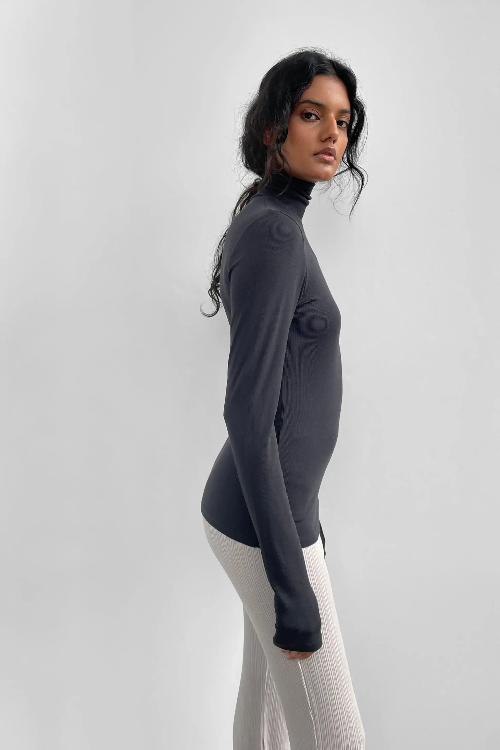 RIBBED TURTLENECK LONG SLEEVE