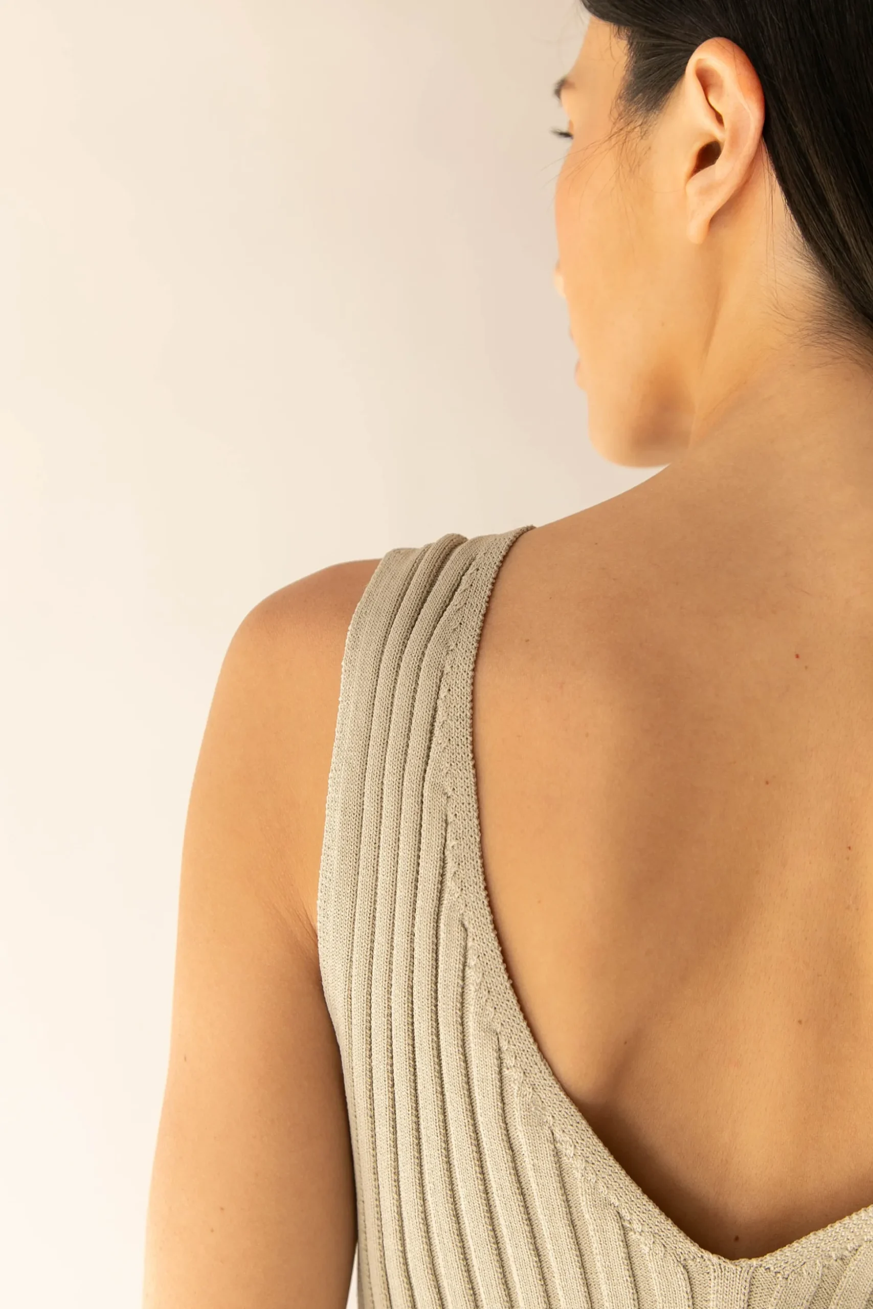 RIB-KNIT V-NECK TANK