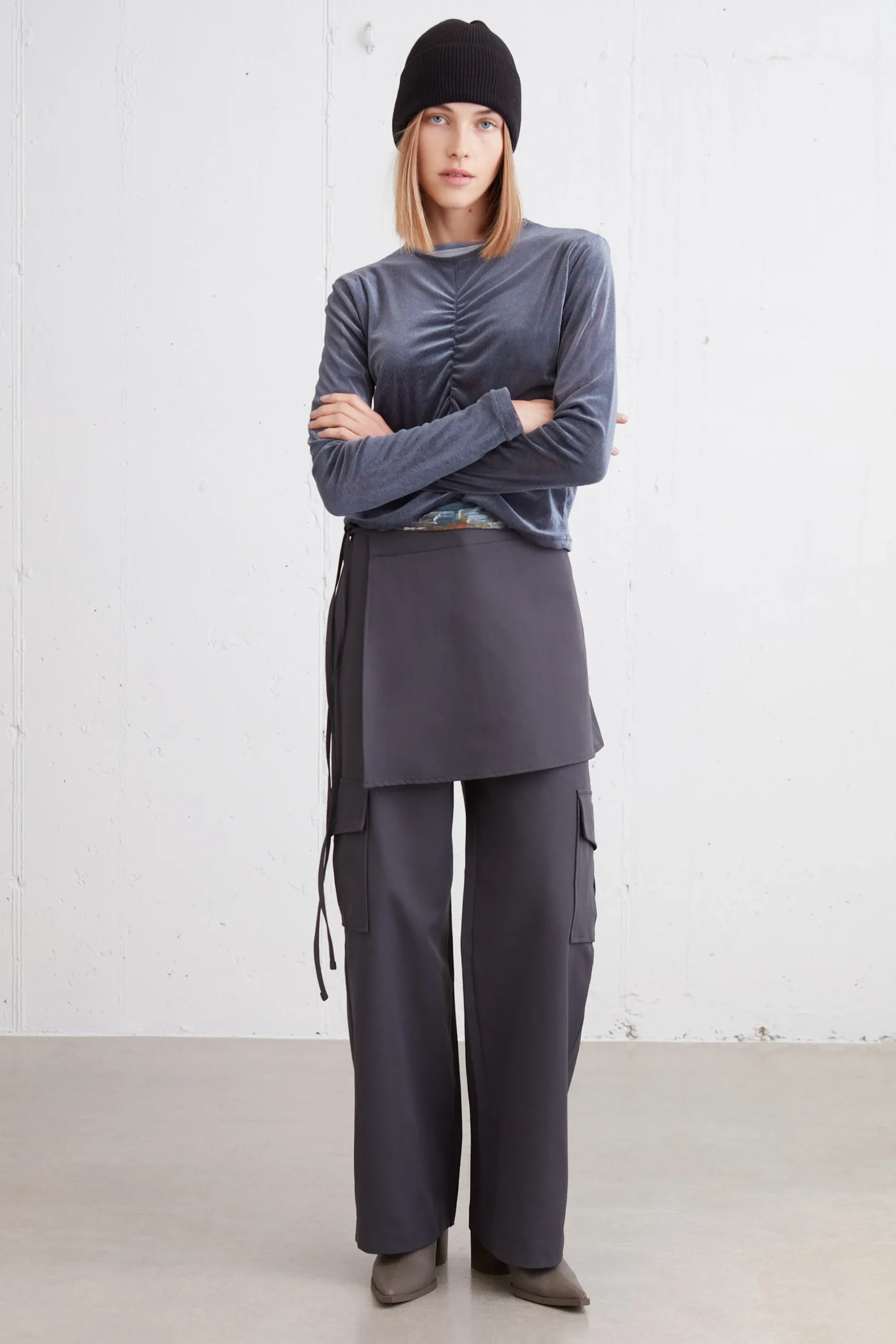SHINY TOP WITH FRONT GATHER DETAIL