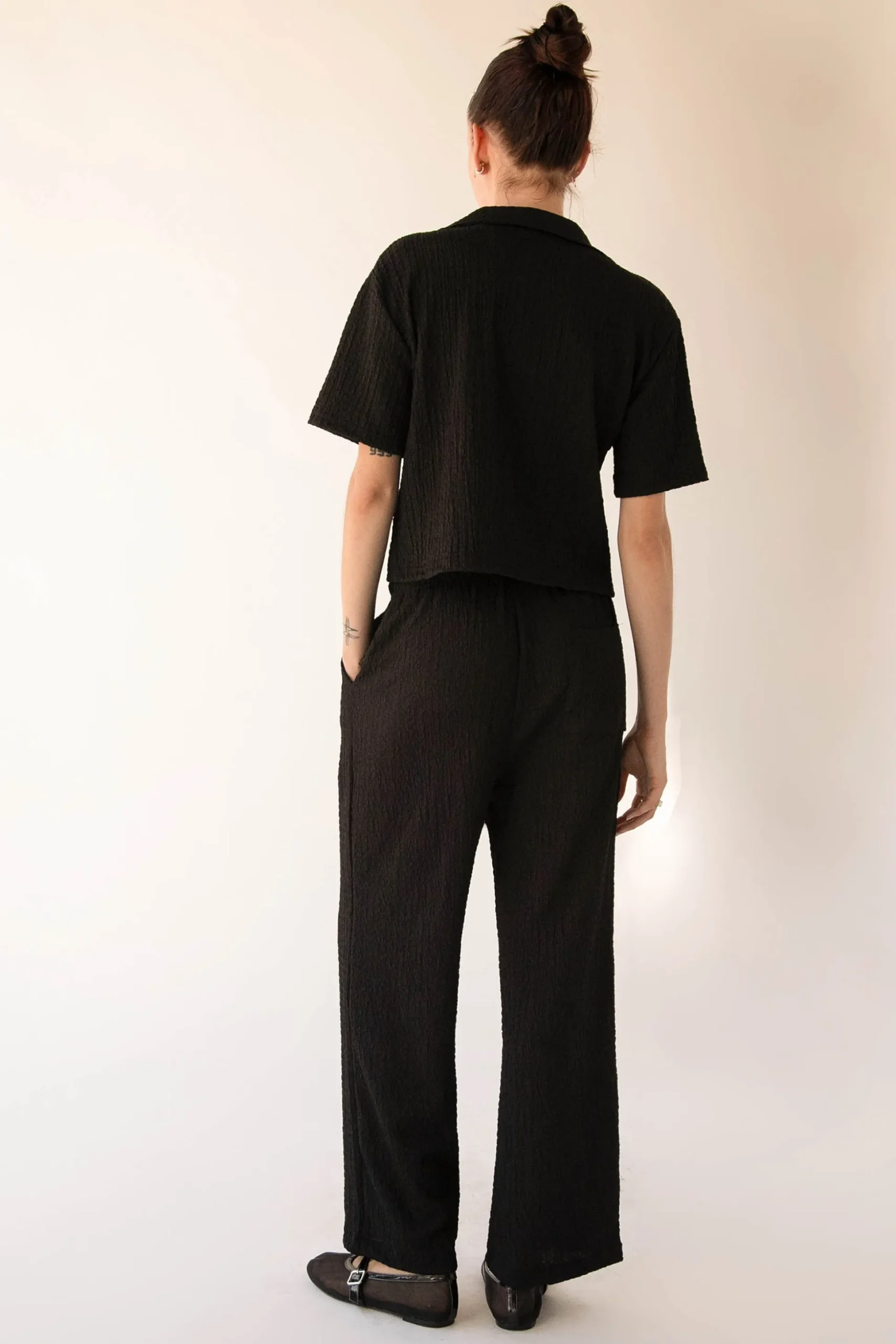 SHORT SLEEVE CRINKLE BUTTON UP
