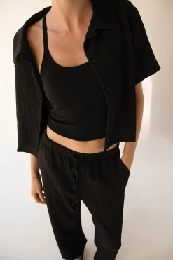 SHORT SLEEVE CRINKLE BUTTON UP