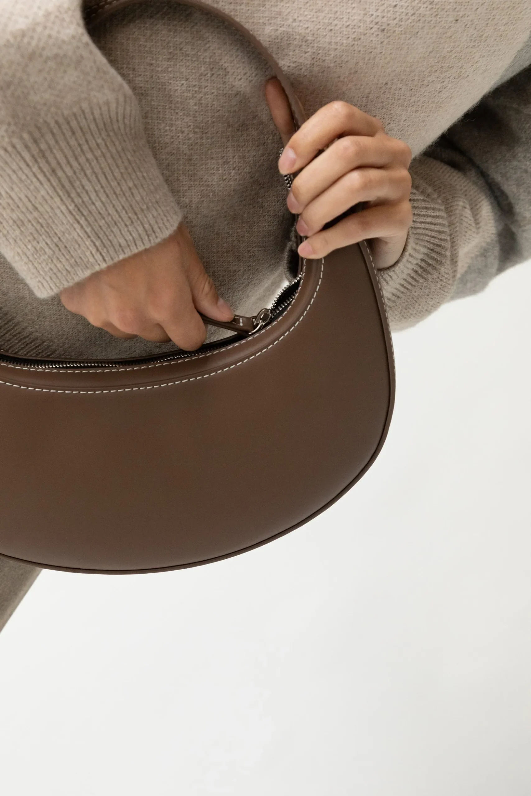 SMALL ROUND HAND BAG