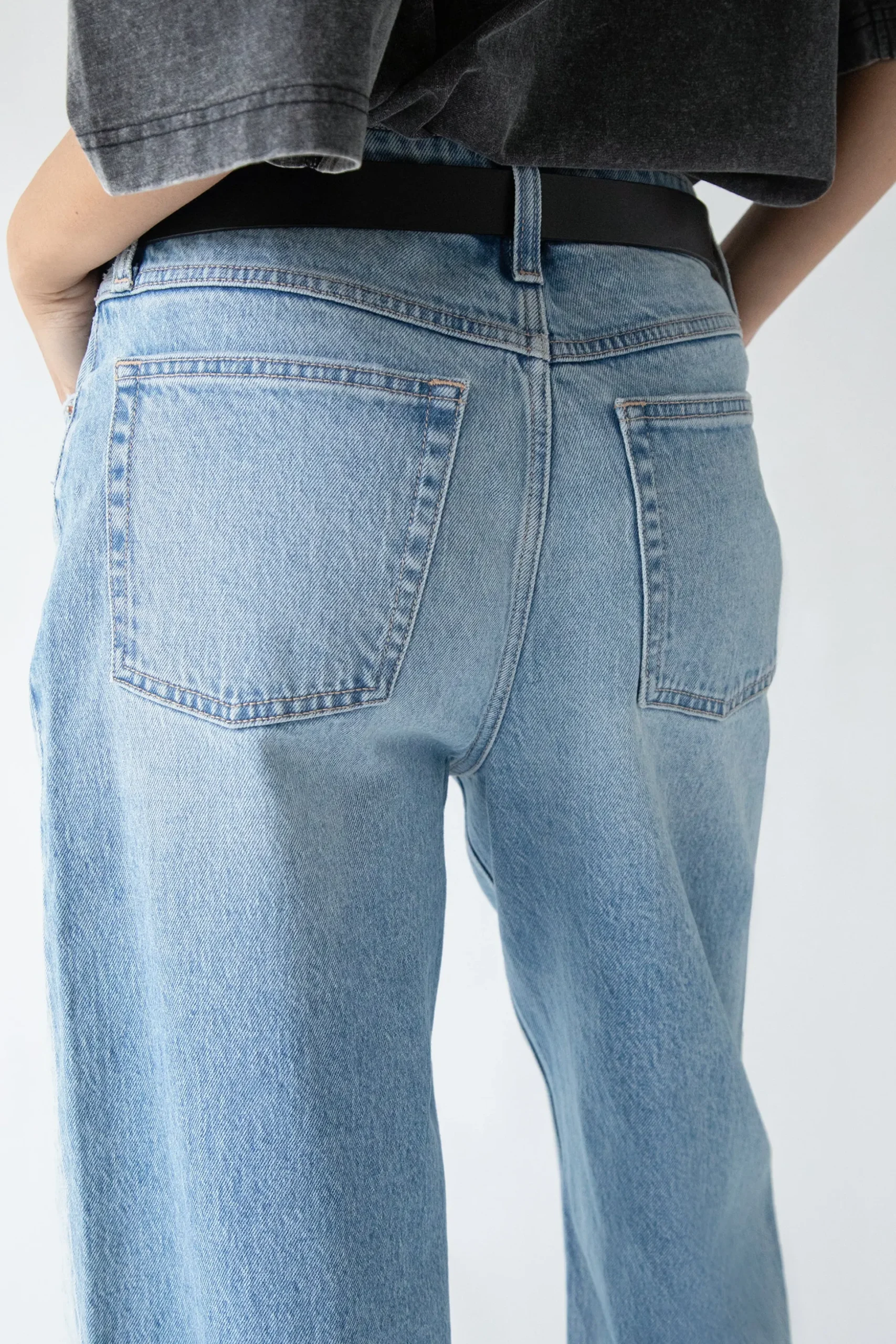 STRAIGHT LEG RELAXED FIT JEAN