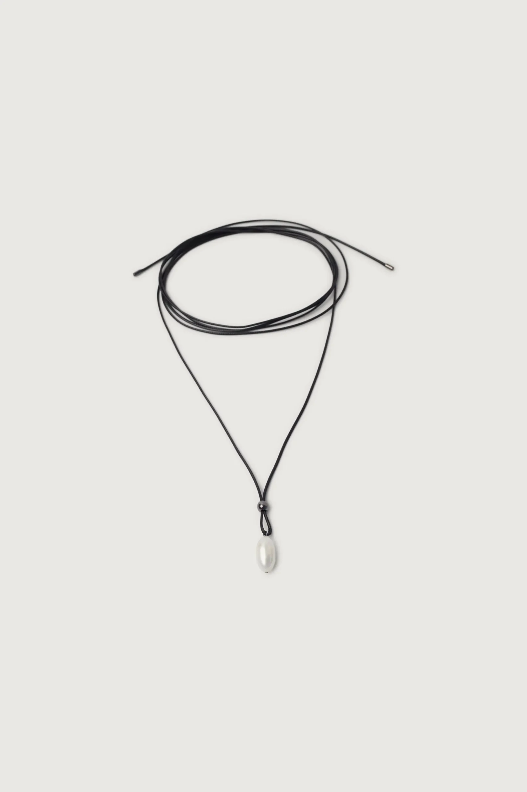 STRING NECKLACE WITH PENDANT